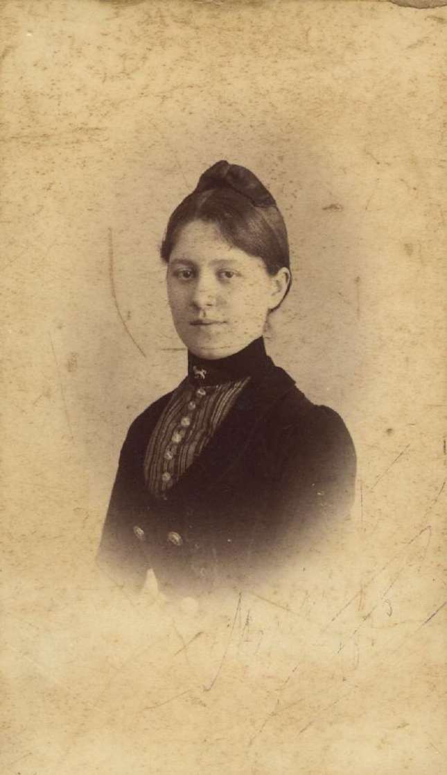 Copia de FOTOGRAFOS ESPAÑOLES - Otero, San Sebastian. Busto de Dama, ca. 1890. Album Lopez, Hesperus´ Collection