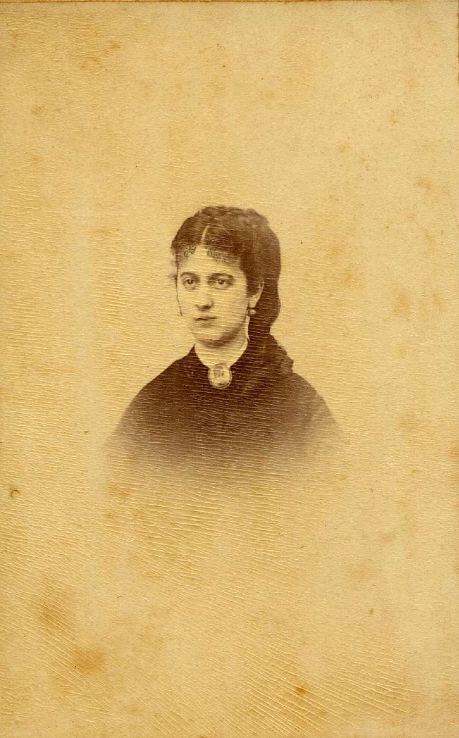 Copia de FOTOGRAFOS ESPAÑOLES - Rafael Rocafull (1825-1902), Cadiz. Retrato de dama, c. 1870. Hesperus´ Collection