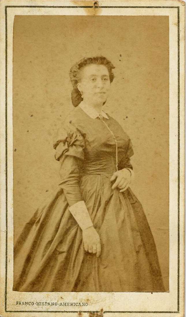1863. FOTOGRAFOS ESPAÑOLES - Franco-Hispano-Americano, Barcelona. Retrato de señora Reig, carte de visite 1863. Album Reig. Hesperus´ Collection