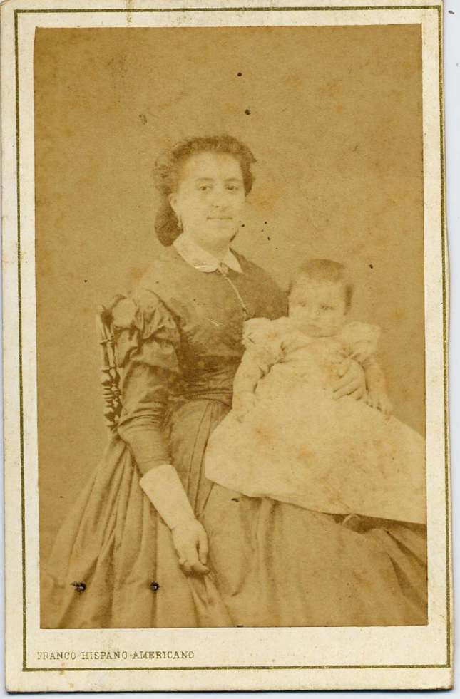 1863. FOTOGRAFOS ESPAÑOLES - Franco-Hispano-Americano, Barcelona. Retrato de señora Reig con bebé, carte de visite, 1863. Album Reig. Hesperus´ Collection
