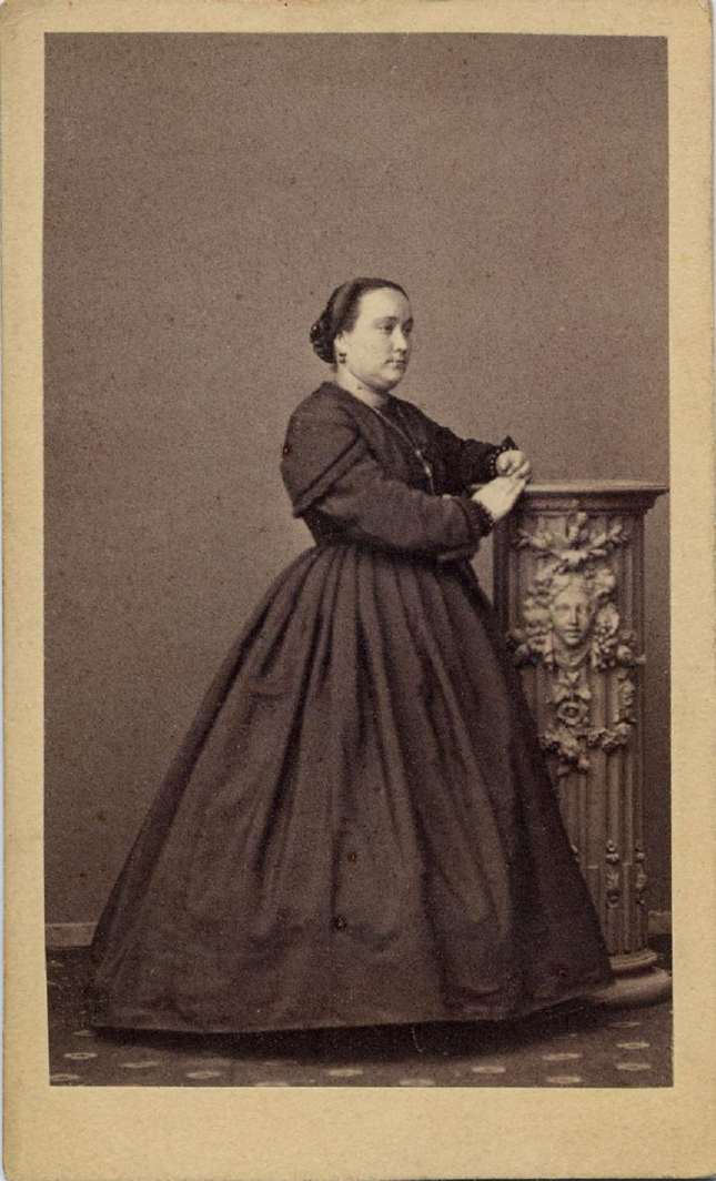 1865. FOTOGRAFOS ESPAÑOLES - Gautier, Heraclio,  Madrd. Dama. Carte de visite ca. 1865. Hesperus´ Collection