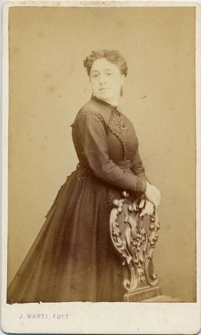 1868. FOTOGRAFOS ESPAÑOLES - Marti , Juan, Barcelona. Retrato de señora (Reig),  carte de visite 1868. Album Reig, Hesperus´ Collection
