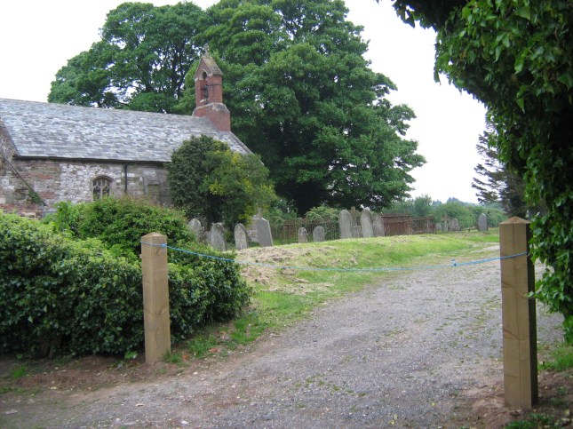 KALVOS - eisodos sto koimitirio me kordela - sto kentro to cenotafio IMG_9775