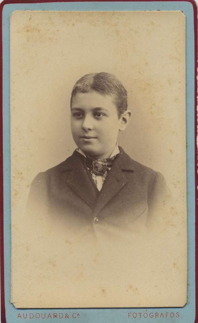 1880. FOTOGRAFOS ESPAÑOLES - Audourd y Cia (Pau Audourd, 1857-1918), Barcelona. Retrato de niño, carte de visite, ca. 1880.  Album Reig, Hesperus´ Collection
