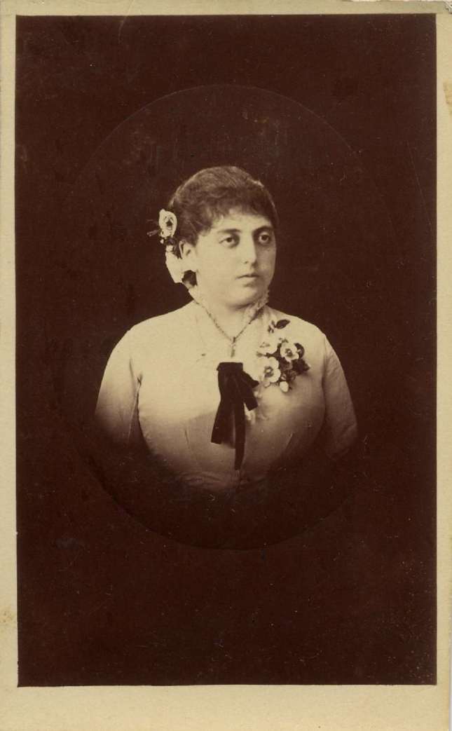 1880. FOTOGRAFOS ESPAÑOLES - Montenegro, G. A.,  Jerez de la Frontera. Retrato de dama c. 1880. Hesperus´ Colection
