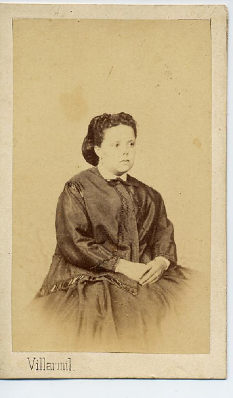1880s. FOTOGRAFOS ESPAÑOLES - Villarmil, Jose R. A.,  Cangas de Onís, Asturias. Dama, CDV, 1880s. Hesperus´ Collection