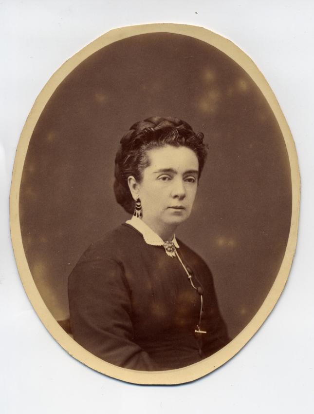 1880s. FOTOGRAFOS ESPALES - Anónimo. Dama, formato Cabinet, oval, recortado, ca. 1880s. hesperus´ Collection