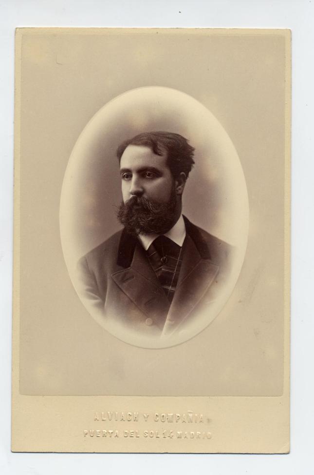 1883. FOTOGRAFOS ESPAÑOLES - Alviach y Compañia, Madrid. Retrato de caballero. Cabinet, ca. 1883. Hesperus´ Collection