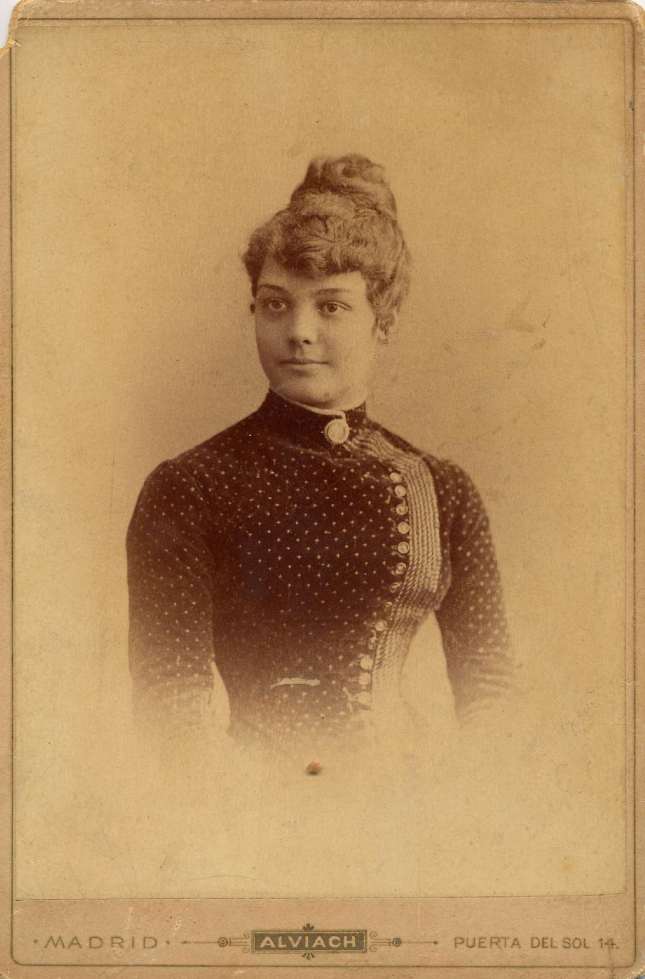 1885. FOTOGRAFOS ESPAÑOLES - Alviach, Manuel, Madrid. Retrato de Señorita.1885, Hesperus´ Collection