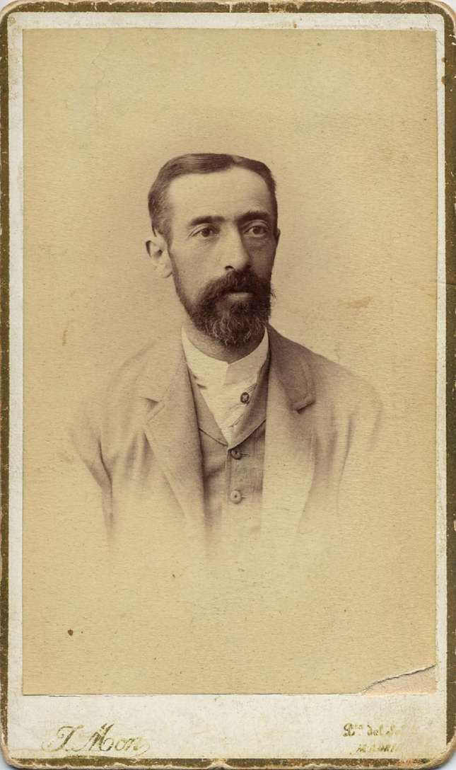 1888. FOTOGRAFOS ESPAÑOLES - Mon, Juan,  Madrid. Retrato de caballero, carte de visite,  ca. 1888 Hesperus´ Collection